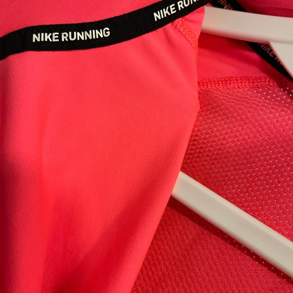 Pink Nike running top - Picture 8 of 10